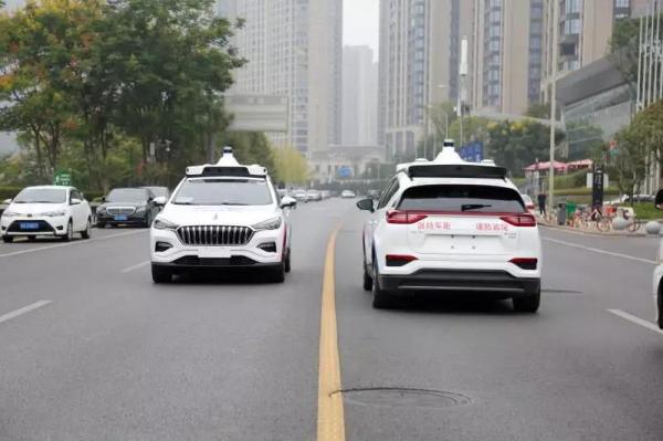 多城争抢RoboTaxi落地头炮，长沙或将最先胜出？