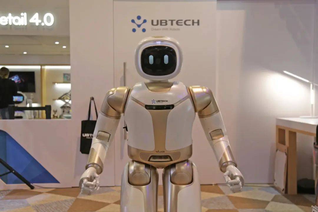 “人形机器人”，新产业还是旧思维？